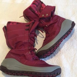 Women’s pink Teva waterproof boots NWT SZ 9